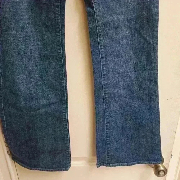 P2001 Kut the flared medium wash jeans size 4 - Picture 4 of 7